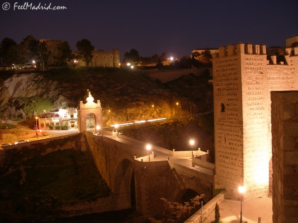 The Bridge of Alc�ntara at night