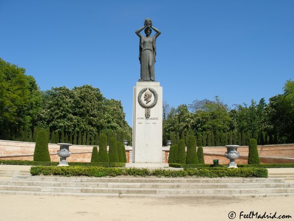 Monument to Jacinto Benavente
